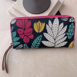 NWT Fossil Eliza Clutch Dark Floral
